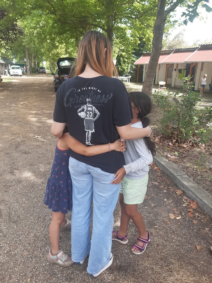 80 hátrányos helyzetű, pécsi gyerek táborozott a Balatonnál, a Nemzetközi Gyermekmentő Szolgálat szervezésében